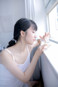 新金梅瓶
